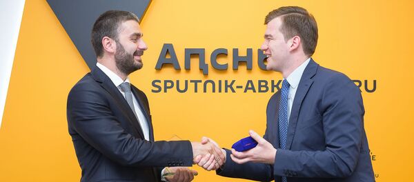 Вручения звания послам благотворительного движения Послы доброй воли Абхазии Вручения звания послам благотворительного движения Послы доброй воли Абхазии - Sputnik Абхазия