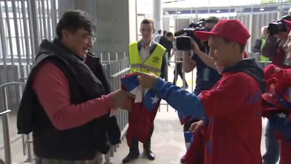 Дети вручили подарки фанатам из Чили - Sputnik Абхазия