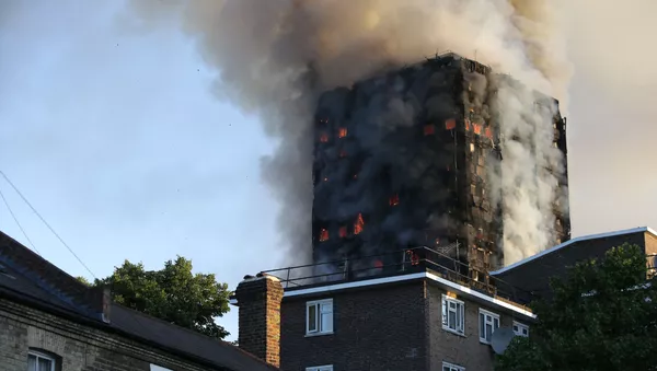 Мощный пожар охватил жилой многоквартирный дом Grenfell Tower в Лондоне - Sputnik Абхазия