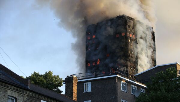 Мощный пожар охватил жилой многоквартирный дом Grenfell Tower в Лондоне - Sputnik Абхазия