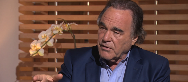 Оливер Стоун о своем интервью с Путиным Оливер Стоун о своем интервью с Путиным - Sputnik Абхазия