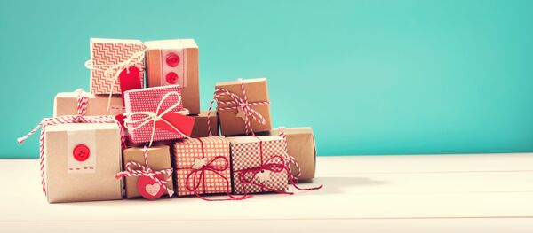 Коробки с подарками Коробки с подарками - Sputnik Абхазия