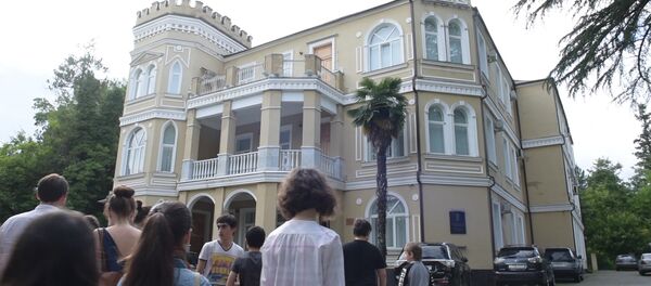 Ребячий тур: детям показали старый Сухум Ребячий тур: детям показали старый Сухум - Sputnik Абхазия