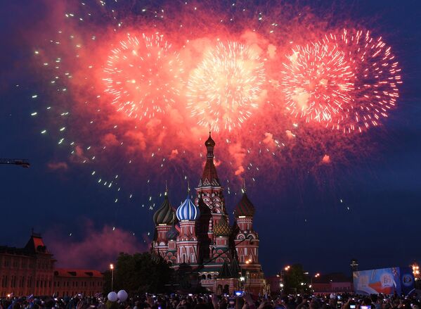 Праздничный салют в День России - Sputnik Абхазия