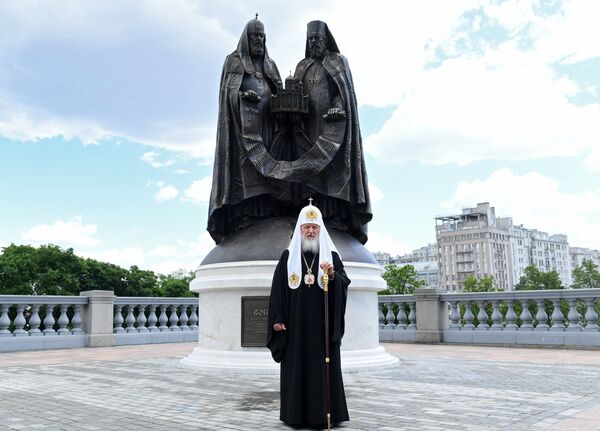 Освящение памятника Воссоединение у храма Христа Спасителя в Москве - Sputnik Абхазия