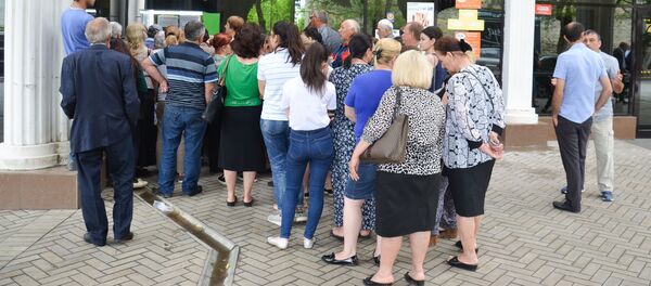 Очередь у банкомата Сбербанка - Sputnik Абхазия