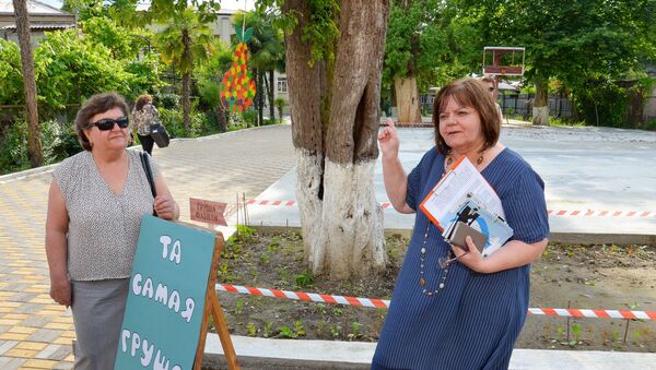 Литературная экскурсия по Сухуму Искандера в рамках фестиваля Стоянка человека в четверг 22 июня - Sputnik Абхазия
