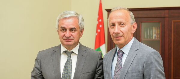 Рауль Хаджимба и Руслан Хашиг в честь прием по случаю 10 юбилея телеканала АБАЗА-ТВ Рауль Хаджимба и Руслан Хашиг в честь прием по случаю 10 юбилея телеканала АБАЗА-ТВ - Sputnik Абхазия