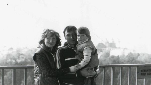 Дмитрий Чепенец с женой Еленой и сыном Денисом - Sputnik Абхазия