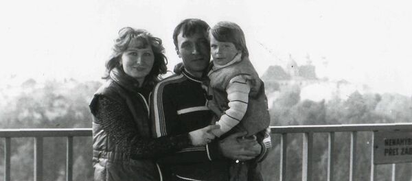 Дмитрий Чепенец с женой Еленой и сыном Денисом - Sputnik Абхазия