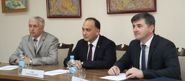 Встреча с Министром иностранных дел Приднестровья Виталием Игнатьевым Встреча с Министром иностранных дел Приднестровья Виталием Игнатьевым - Sputnik Абхазия