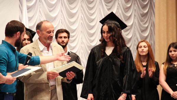 Вручение дипломов выпускниками АГУ - Sputnik Абхазия