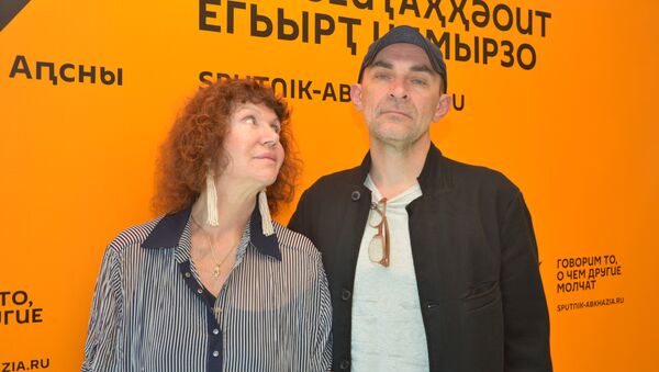 Сергей Голомазов и его супруга Вера Бабичева - Sputnik Абхазия