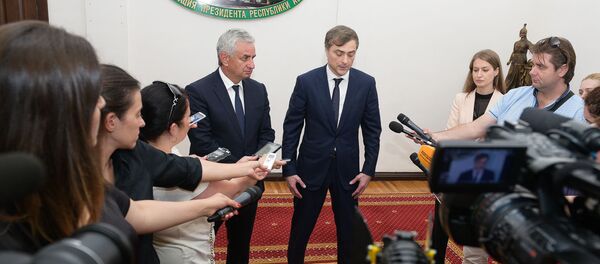 Встреча Рауля Хаджимба и Владислава Суркова Встреча Рауля Хаджимба и Владислава Суркова - Sputnik Абхазия