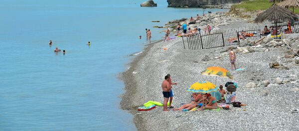 Отдых туристов в Абхазии Отдых туристов в Абхазии - Sputnik Аҧсны