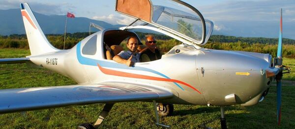 Руководитель турфирмы Форд Чичба и пилот Али Ашхацава Руководитель турфирмы Форд Чичба и пилот Али Ашхацава - Sputnik Абхазия