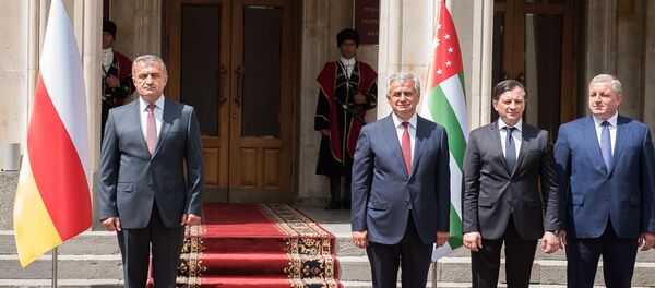 Президенты РЮО и Абхазии встретились в Сухуме Президенты РЮО и Абхазии встретились в Сухуме - Sputnik Абхазия