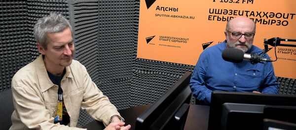 Дмитрий Минченок и Кесоу Хагба Дмитрий Минченок и Кесоу Хагба - Sputnik Абхазия