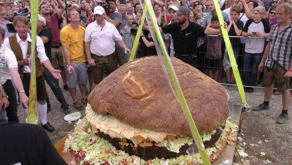 Самый большой в мире гамбургер - Sputnik Абхазия