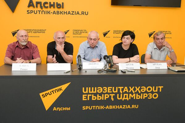 Пресс-конференция о завершении театрального сезона в Абхаздрамтеатре - Sputnik Абхазия