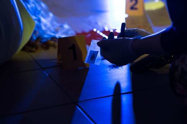 Сотрудник полиции на месте преступления  Сотрудник полиции на месте преступления  - Sputnik Абхазия