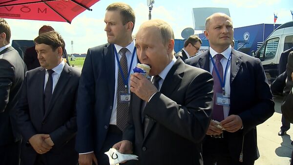Путин угостил министров мороженым на авиасалоне МАКС - Sputnik Абхазия