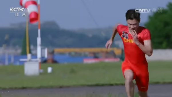 Китайский бегун опередил истребитель - Sputnik Абхазия