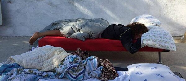 Туристы после землетрясения в Турции ночевали на улице Туристы после землетрясения в Турции ночевали на улице - Sputnik Абхазия