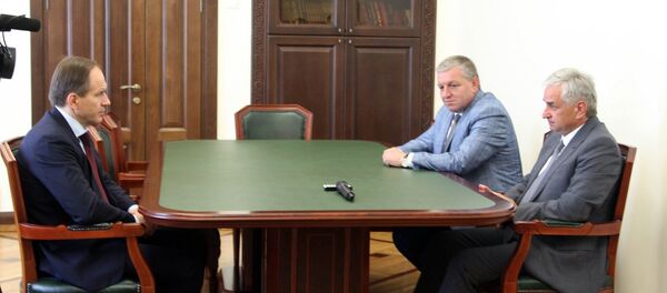 резидент Республики Абхазия Рауль Хаджимба встретился с Министром Российской Федерации по делам Северного Кавказа Львом Кузнецовым резидент Республики Абхазия Рауль Хаджимба встретился с Министром Российской Федерации по делам Северного Кавказа Львом Кузнецовым - Sputnik Абхазия