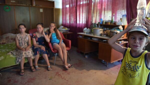 Не до шоколада: как живут дети на Кондитерской фабрике в Сухуме - Sputnik Абхазия