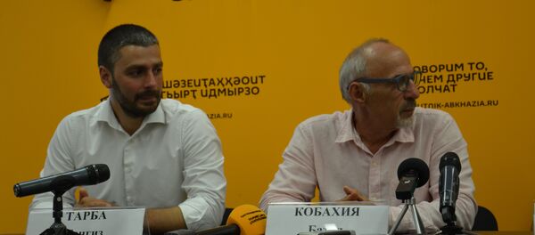 Участники полевой экспедиции Участники полевой экспедиции - Sputnik Абхазия