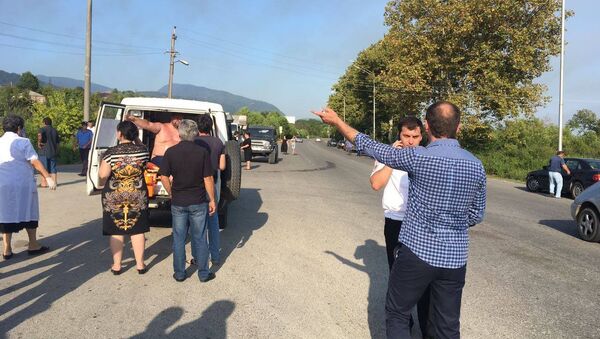 Эвакуация людей в районе взрыва в селе Приморское - Sputnik Абхазия