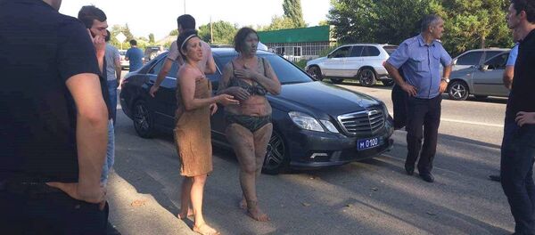 Эвакуация людей в районе взрыва в селе Приморское - Sputnik Абхазия