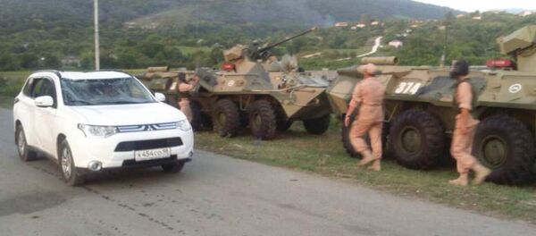 БТР в районе взрыва в селе Приморское 2 августа 2017 - Sputnik Абхазия