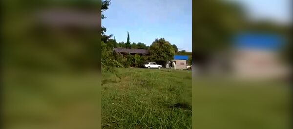 Очевидец снял на телефон первые кадры взрыва со двора своего дома Очевидец снял на телефон первые кадры взрыва со двора своего дома - Sputnik Абхазия