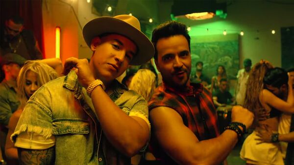Кадр из клипа Луиса Фонси и Daddy Yankee на песню Despacito - Sputnik Абхазия