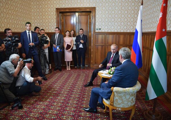 Рабочая поездка президента РФ В. Путина в Абхазию - Sputnik Абхазия