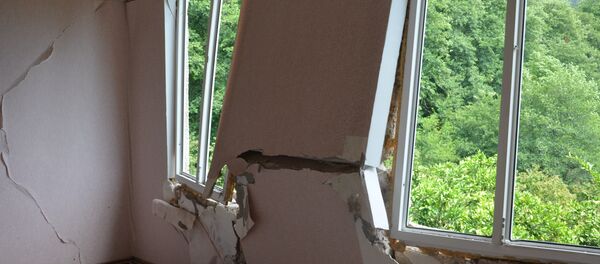 Стена дома, не подлежащего восстановлению после взрыва в Приморском Стена дома, не подлежащего восстановлению после взрыва в Приморском - Sputnik Абхазия