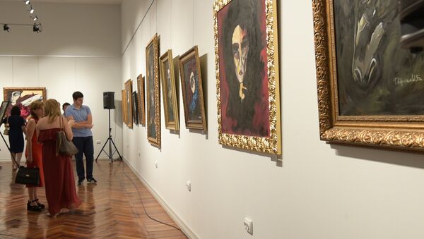 Дебютный паноптикум: открылась выставка Миланы Гварамия в Сухуме - Sputnik Абхазия