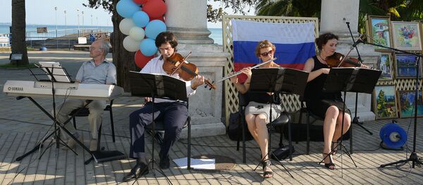 День флага РФ на Брехаловке День флага РФ на Брехаловке - Sputnik Абхазия