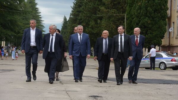 Визит президента в город Ткуарчал - Sputnik Абхазия