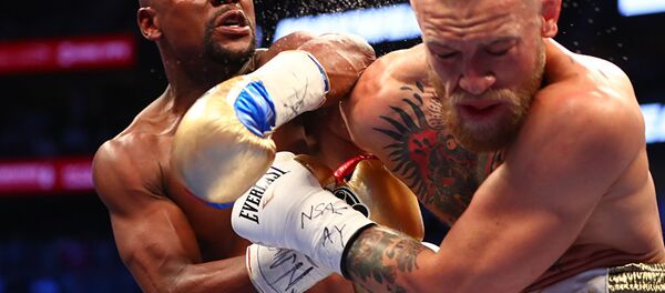Поединок между боксером Флойдом Мэйвезером и ирландским бойцом UFC Конором Макгрегором Поединок между боксером Флойдом Мэйвезером и ирландским бойцом UFC Конором Макгрегором - Sputnik Абхазия