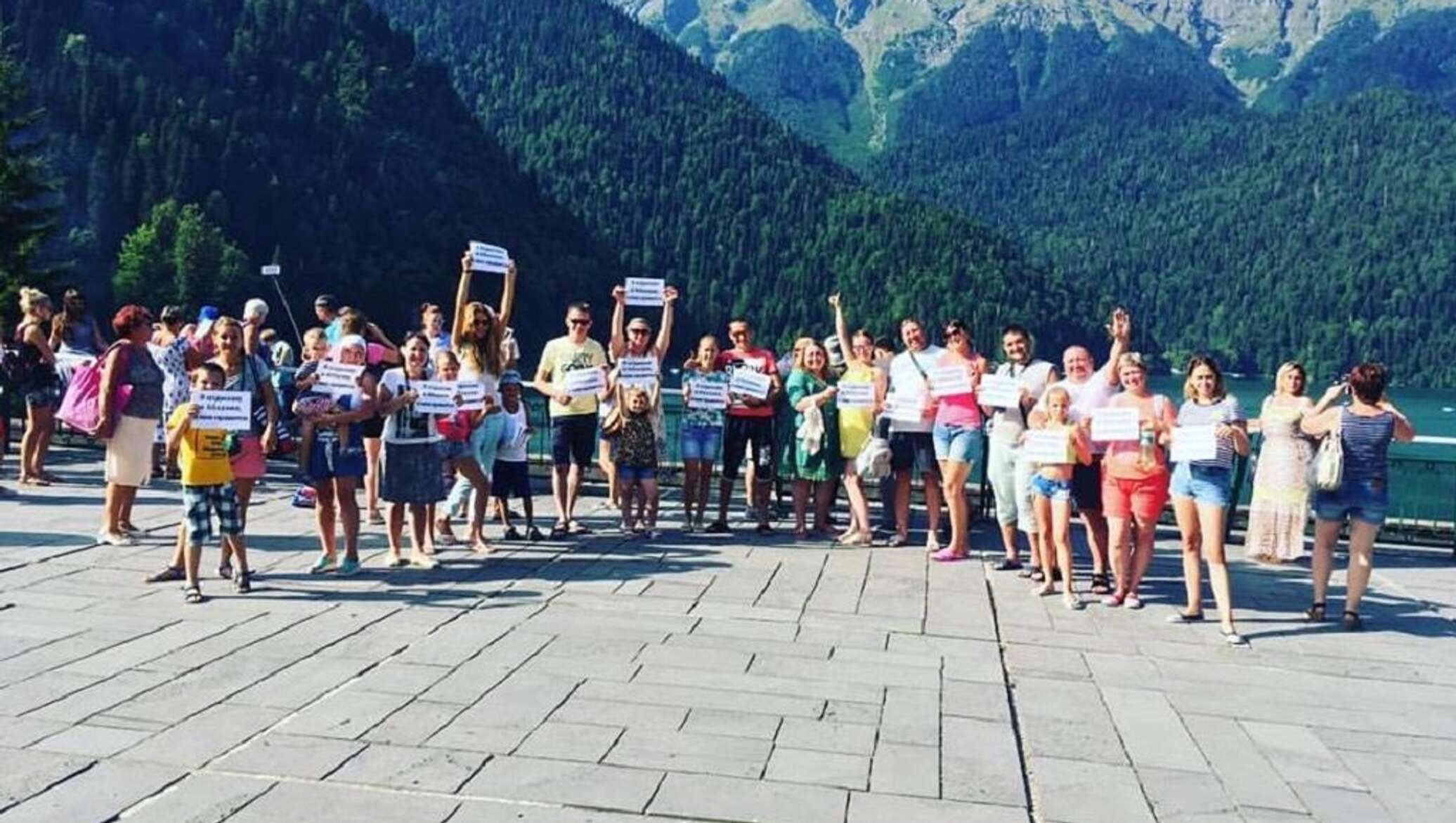 абхазия 2022 год. абхазия туристы. аксёнова инна алексеевна пицунда абхазия. экскурсовод шалва гагра абхазия. туристы абхазия сейчас.