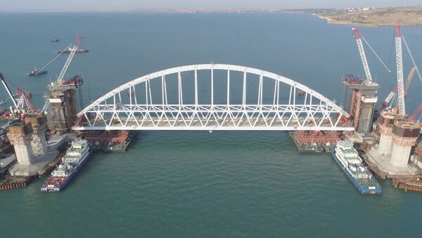 Железнодорожную арку Крымского моста доставили на фарватер - Sputnik Абхазия