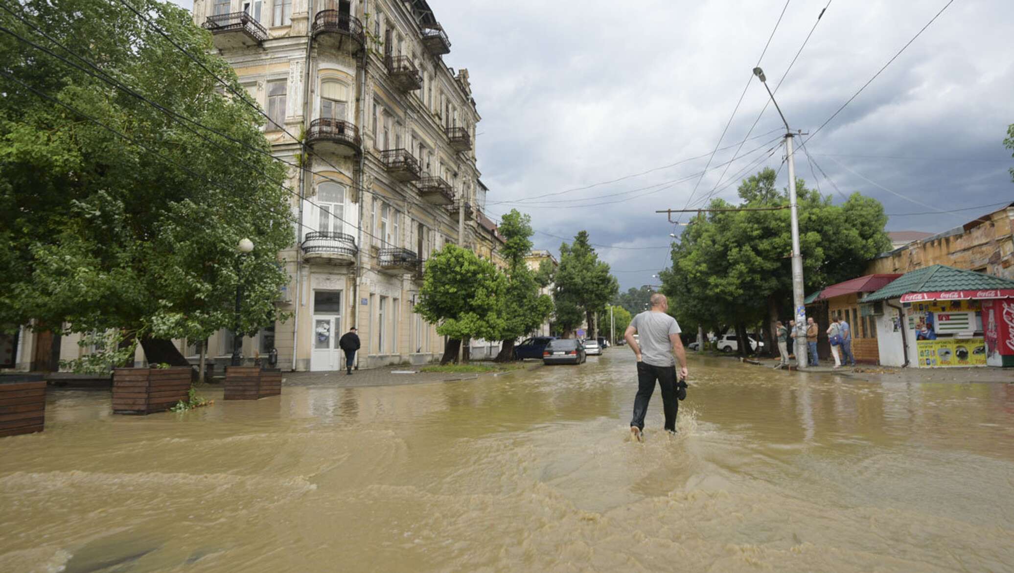 Наводнение во сне. Сухум после наводнения. Дожди в Абхазии сейчас. Приснилось наводнение в городе.