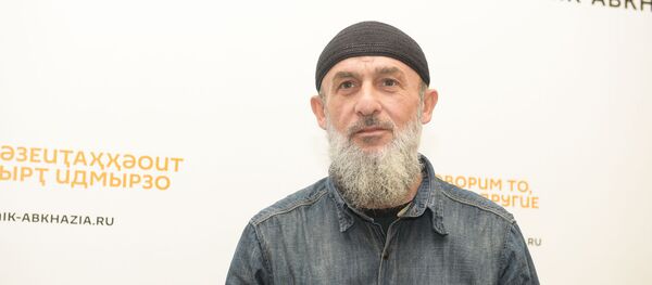 Аҧсны аҧсылманцәа Иаку Рдоуҳатә Наҧхгараҭара ахантәаҩы ихаҭыԥуаҩ  Роман Џьугьелиа. Аҧсны аҧсылманцәа Иаку Рдоуҳатә Наҧхгараҭара ахантәаҩы ихаҭыԥуаҩ  Роман Џьугьелиа. - Sputnik Аҧсны