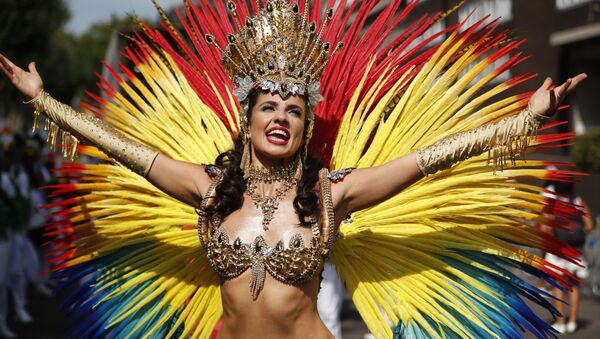 Карнавальный исполнитель в главный день парада карнавала Ноттинг-Хилл в западном Лондоне - Sputnik Абхазия
