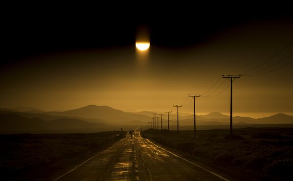 Солнце садится в пустыне Атакама в регионе Хуаско, примерно в 600 км к северу от Сантьяго - Sputnik Абхазия