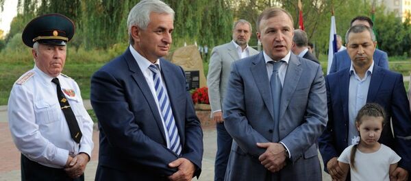 Раудь Хаджимба и Мурат Кумпилов Раудь Хаджимба и Мурат Кумпилов - Sputnik Абхазия