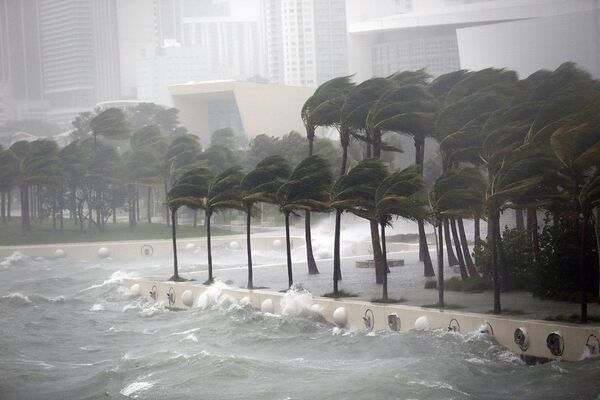 Бушующие волны залива Бискейн в Майами, штат Флорида. - Sputnik Абхазия